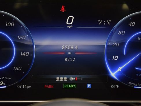Used 2023 Mercedes-Benz EQE 500 4MATIC Sedan image 26