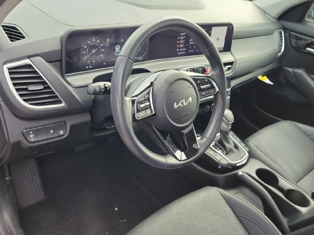 Used 2024 Kia Seltos EX AWD/4WD image 18