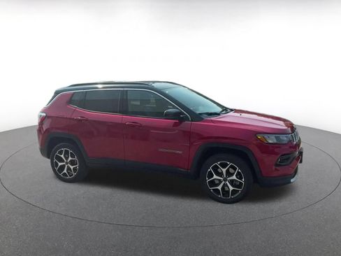 Used 2025 Jeep Compass Limited AWD/4WD image 2