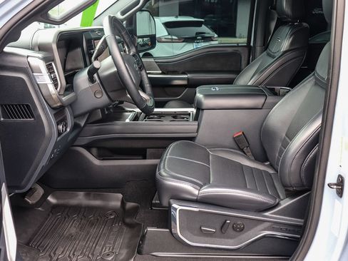 Certified 2025 Ford F250 Platinum w/ Tremor Off-Road Package AWD/4WD image 18