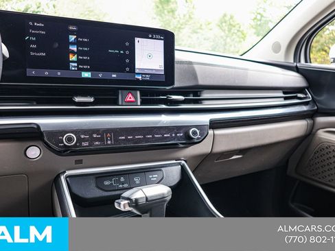 Used 2025 Kia Carnival FWD image 33