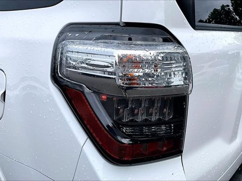 Used 2020 Toyota 4Runner TRD Off-Road Premium AWD/4WD image 40