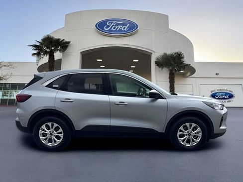 Certified 2023 Ford Escape Active AWD/4WD image 5
