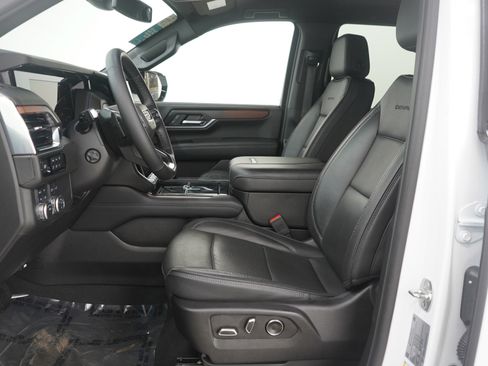 Used 2025 GMC Yukon Denali image 26