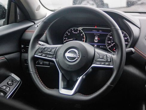 Certified 2025 Nissan Sentra SR image 16