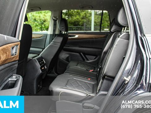 Used 2025 Volkswagen Atlas SE FWD image 18