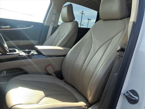 Used 2022 Lincoln Nautilus Reserve image 12