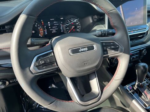 Used 2025 Jeep Compass Trailhawk AWD/4WD image 28