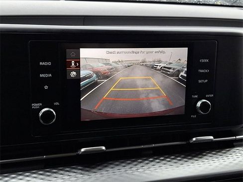 Used 2023 Kia Carnival LX image 17