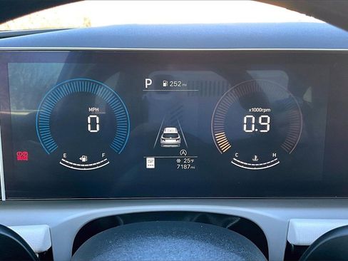 Used 2025 Hyundai Tucson SE image 20