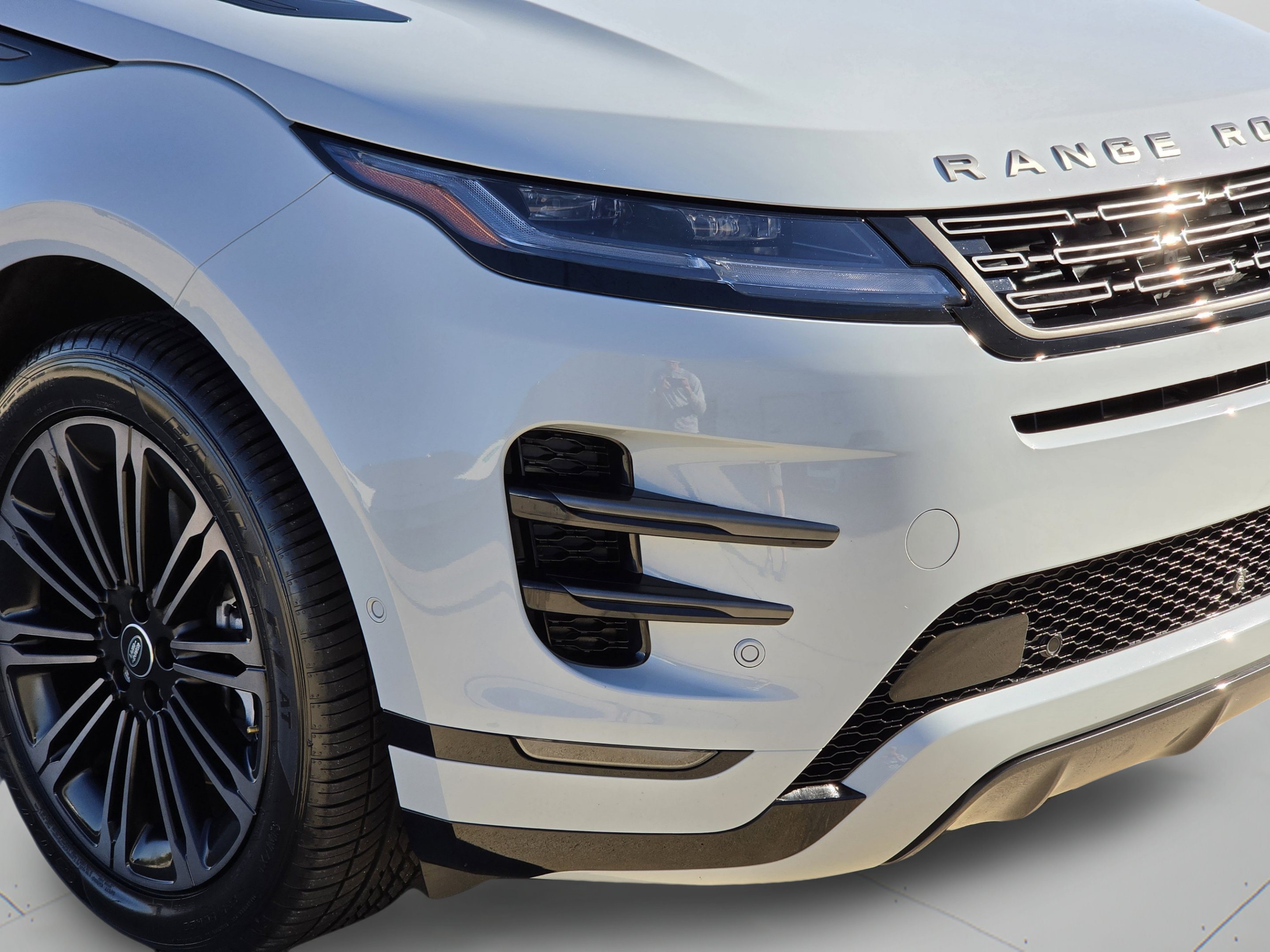 Certified 2026 Land Rover Range Rover Evoque Dynamic SE AWD/4WD image 30