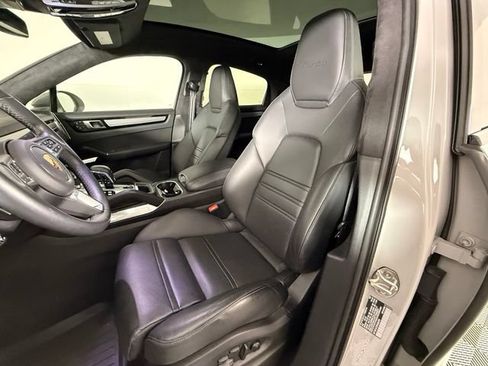 Used 2023 Porsche Cayenne Turbo AWD/4WD image 6