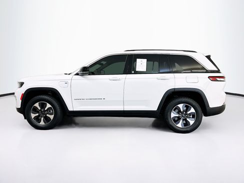 Used 2022 Jeep Grand Cherokee Limited 4xe w/ Luxury Tech Group II AWD/4WD image 4