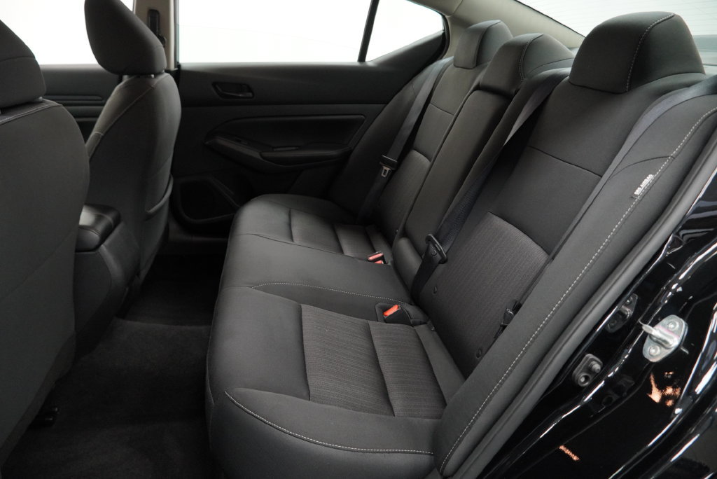 Used 2025 Nissan Altima 2.5 SV FWD image 4