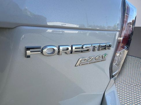 Used 2017 Subaru Forester 2.5i Touring AWD/4WD image 6