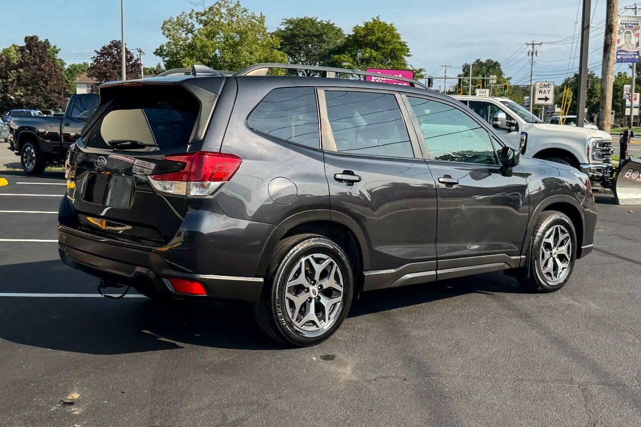 Used 2019 Subaru Forester Premium AWD/4WD image 4