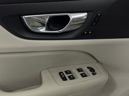 Used 2023 Volvo S60 B5 Plus image 12