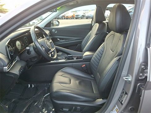 Used 2021 Hyundai Elantra Limited image 13