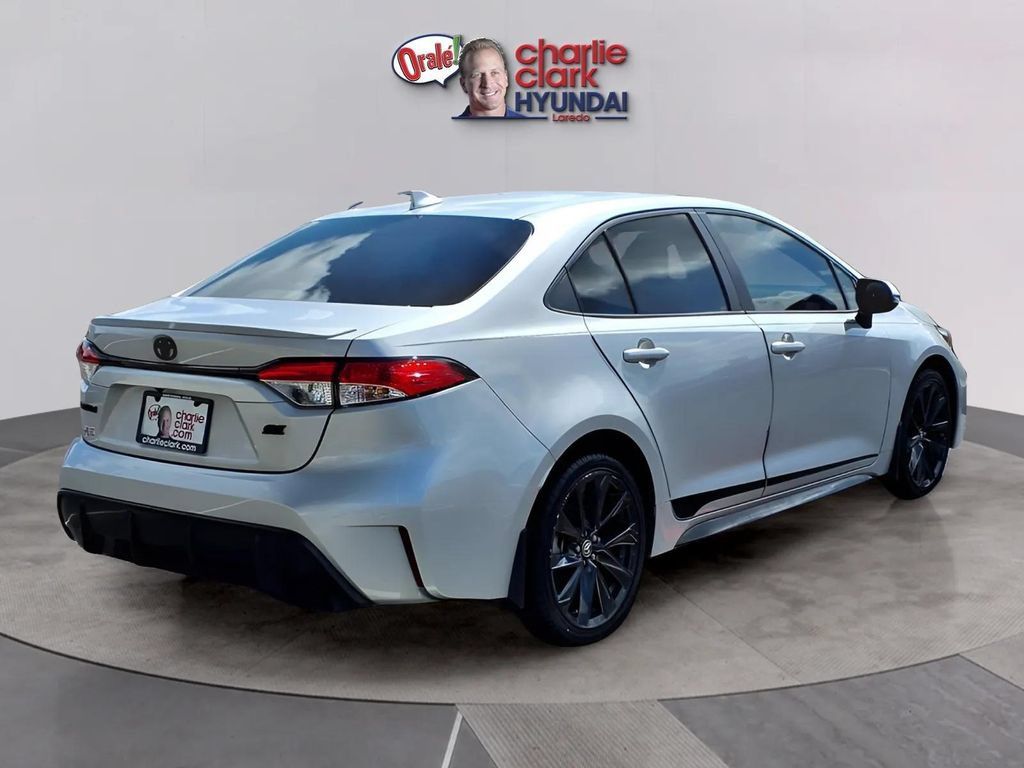 Used 2024 Toyota Corolla SE FWD image 5