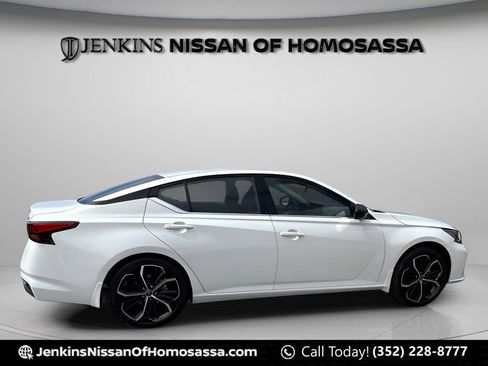 New 2025 Nissan Altima 2.5 SR w/ SR Premium Package FWD image 2