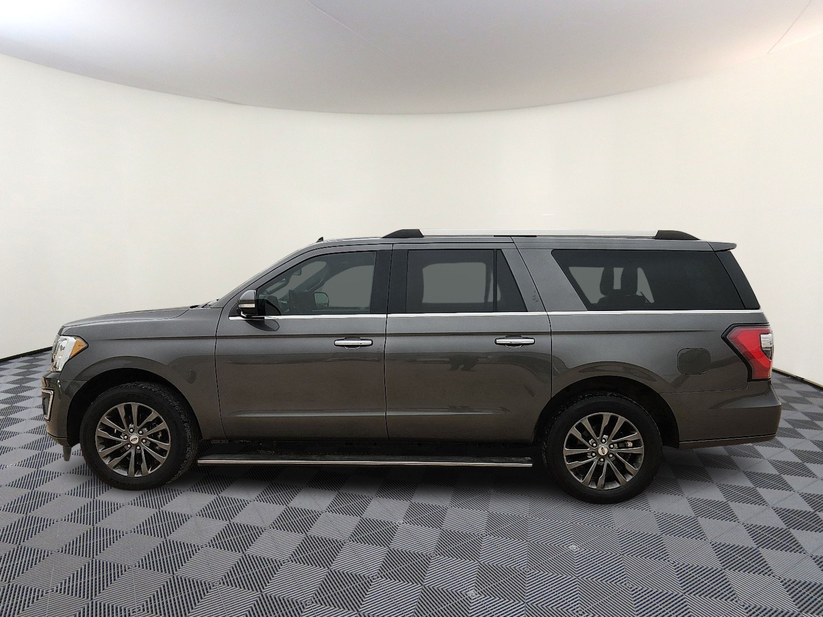 Used 2021 Ford Expedition Max Limited AWD/4WD image 2