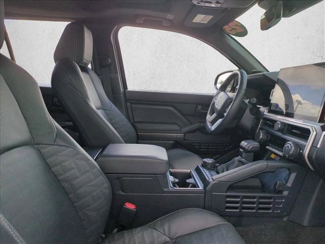 Used 2025 Toyota 4Runner TRD Off-Road Premium AWD/4WD image 21