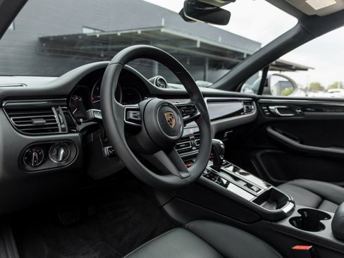 New 2026 Porsche Macan image 4