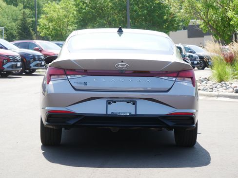 Used 2023 Hyundai Elantra SEL w/ Convenience Package FWD image 7