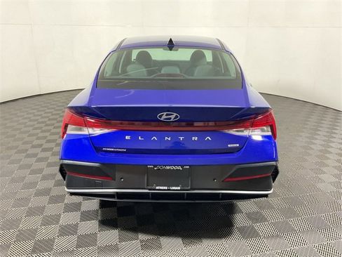 Used 2024 Hyundai Elantra Limited image 13