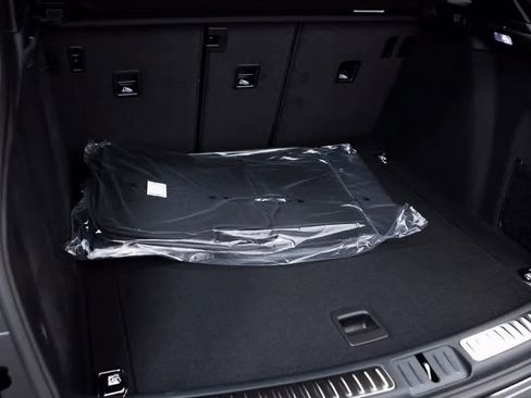 Certified 2025 Porsche Macan Turbo image 31