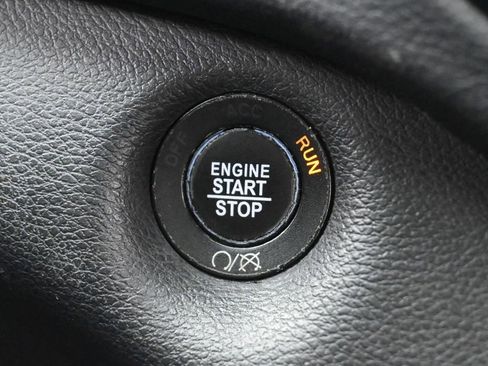 Used 2019 Jeep Cherokee Limited image 26