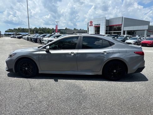 Used 2025 Toyota Camry SE w/ Convenience Package FWD image 6