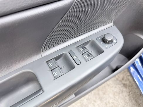 Used 2011 Volkswagen Jetta TDI image 9