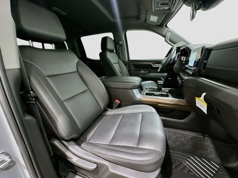Used 2024 Chevrolet Silverado 1500 LT Trail Boss w/ LT Trail Boss Premium Package AWD/4WD image 28