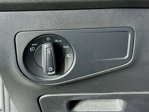 Used 2019 Volkswagen Tiguan SEL image 11