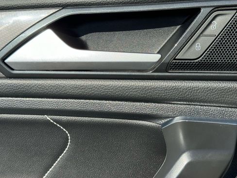 Used 2022 Volkswagen Tiguan SE image 21