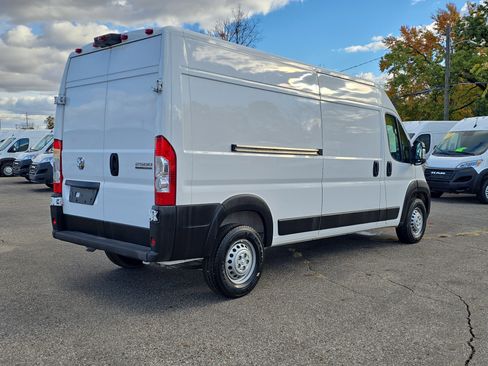 Used 2025 RAM ProMaster 2500 w/ Convenience Group image 4