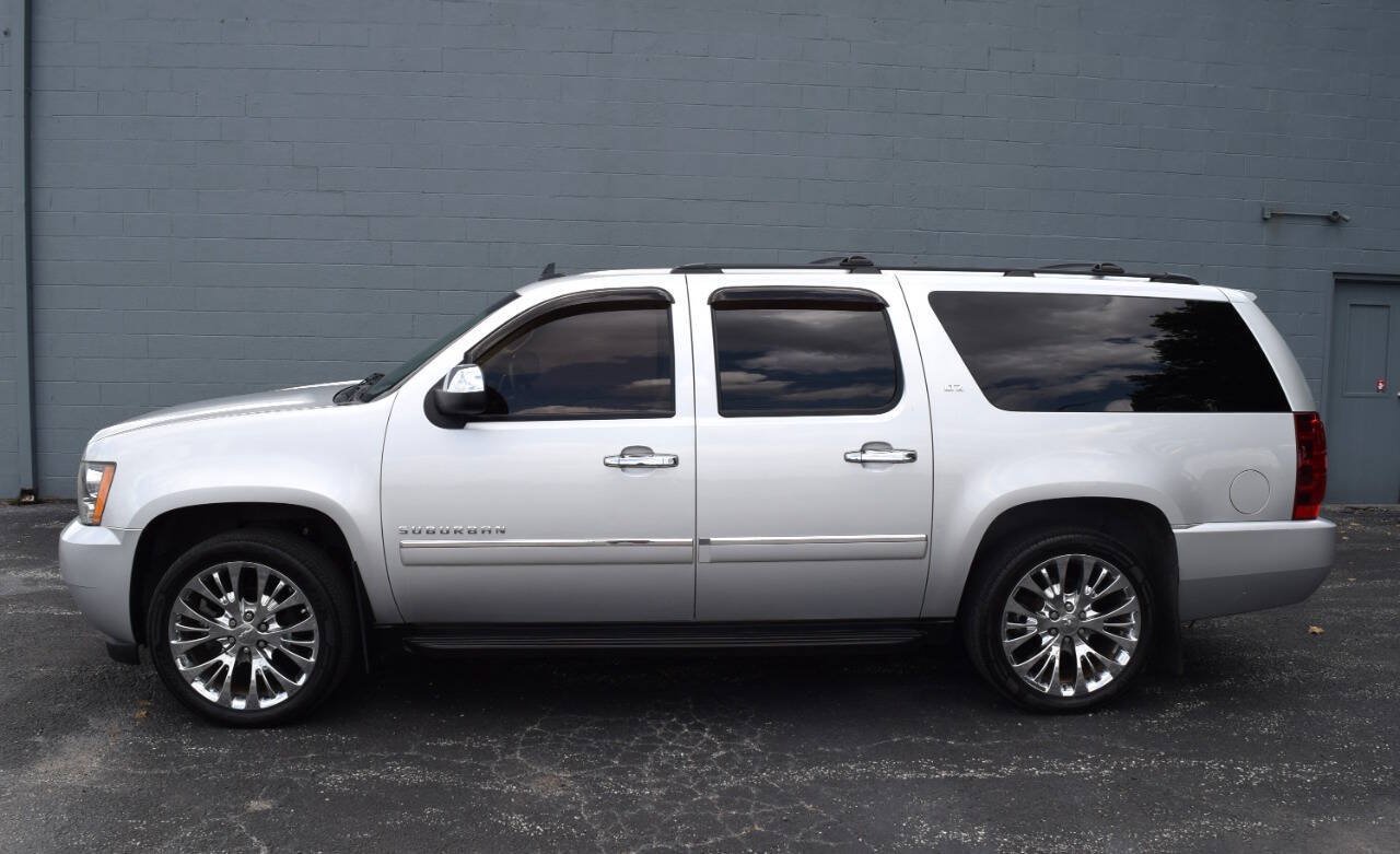 Used 2014 Chevrolet Suburban LTZ RWD image 9