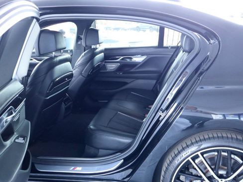 Used 2018 BMW 750i RWD image 30