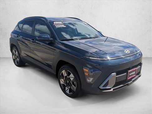 Used 2025 Hyundai Kona SEL image 3