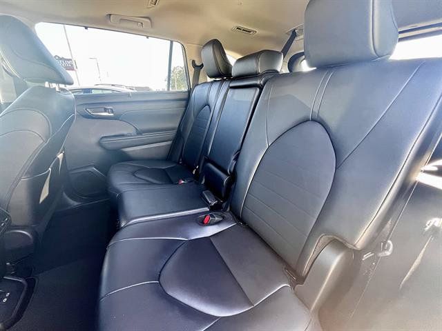 Used 2026 Toyota Highlander XLE AWD/4WD image 16