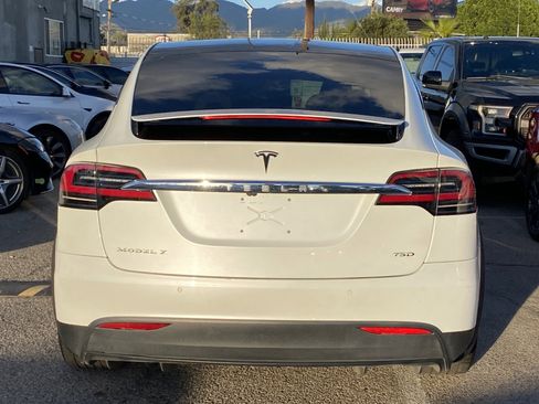 Used 2018 Tesla Model X 75D image 10