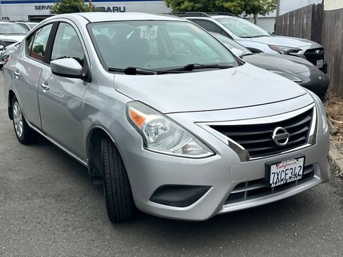 Used 2016 Nissan Versa SV FWD image 2