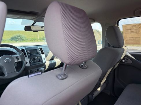 Used 2013 Nissan Frontier SV w/ SV Value Truck Pkg AWD/4WD image 22