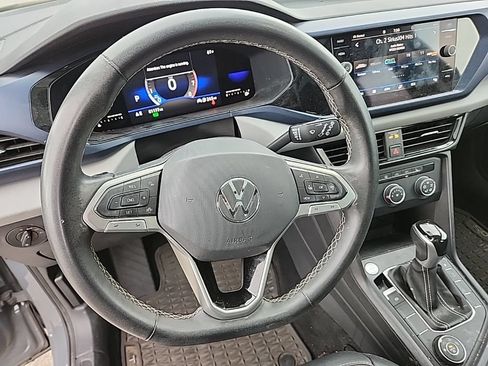 Used 2022 Volkswagen Taos SE FWD image 9
