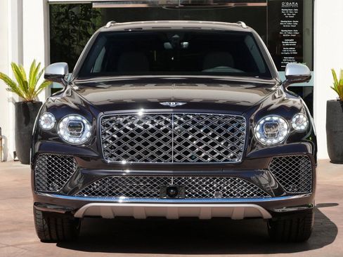 Used 2025 Bentley Bentayga Extended Wheelbase AWD/4WD image 8