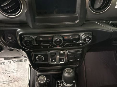 Used 2021 Jeep Wrangler Willys image 13