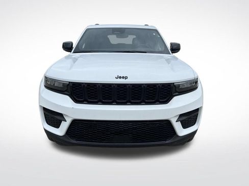 Used 2024 Jeep Grand Cherokee Altitude RWD image 2