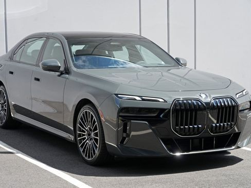 Used 2026 BMW 740i w/ Premium Package RWD image 62