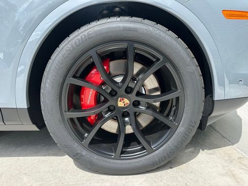 Used 2025 Porsche Cayenne S image 39